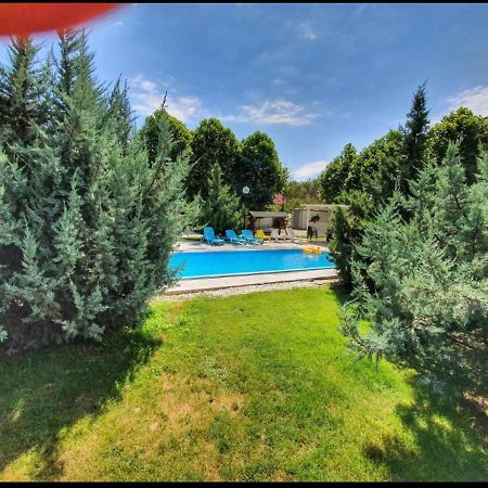 Tranzzit Airport Apartment II Отопени Экстерьер фото
