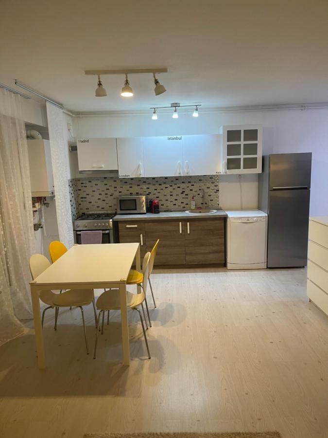 Tranzzit Airport Apartment II Отопени Экстерьер фото